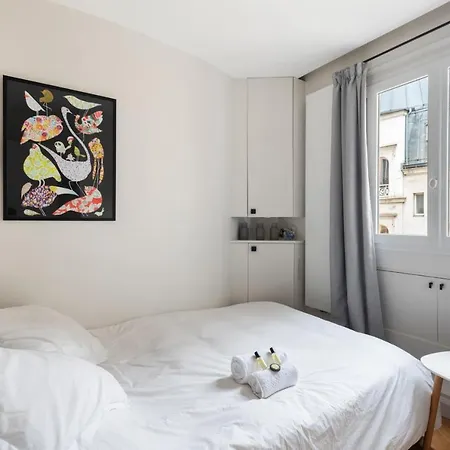 Beautiful Apt In Northern Marais By Guestready * Paris